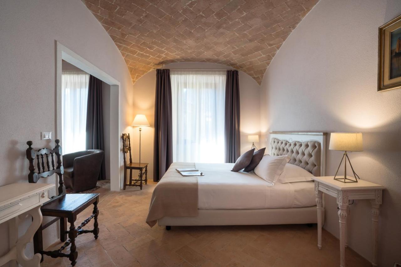 Bed and Breakfast Dimora Delle Muse Монтальчино Экстерьер фото