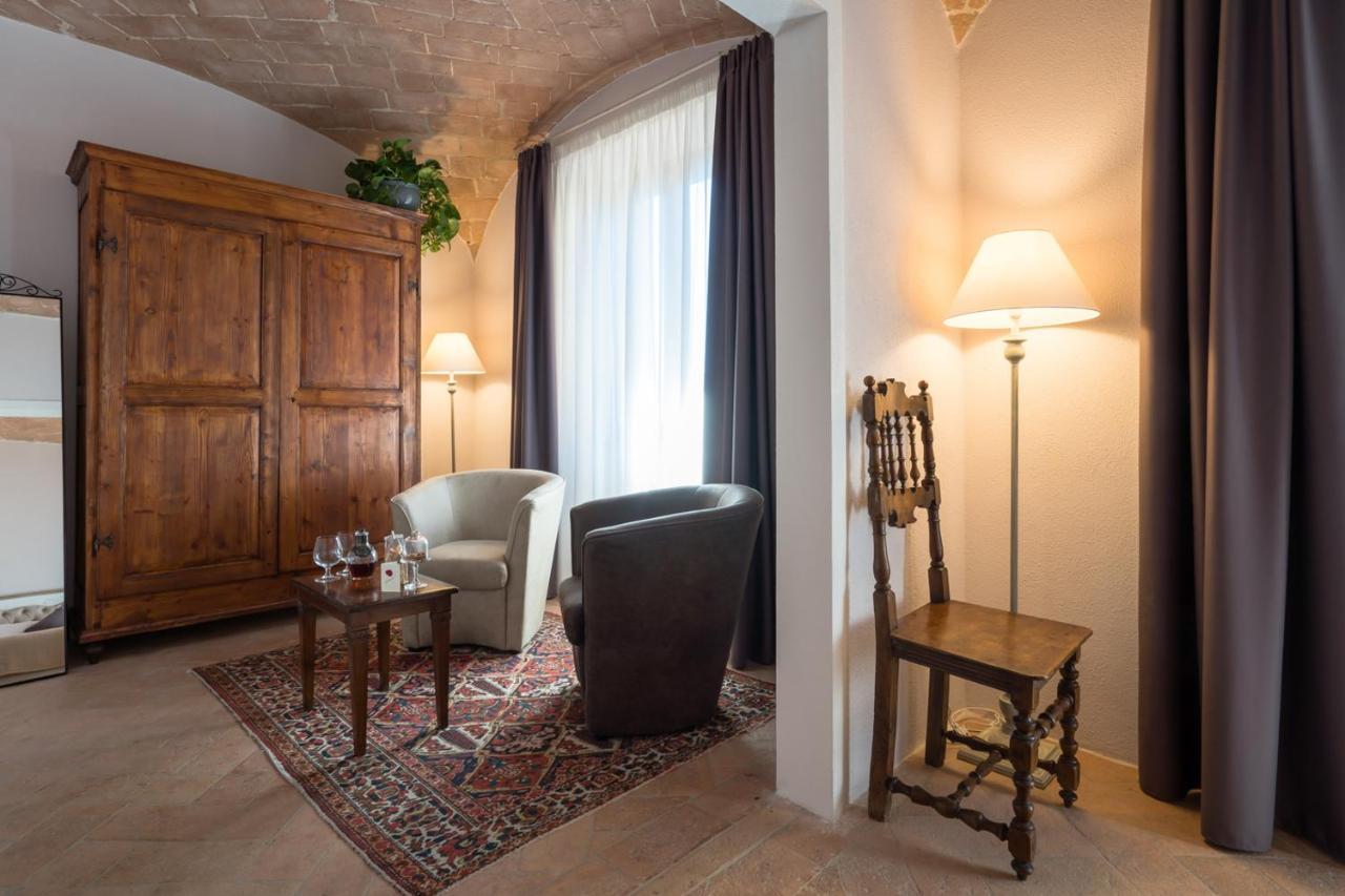 Bed and Breakfast Dimora Delle Muse Монтальчино Экстерьер фото