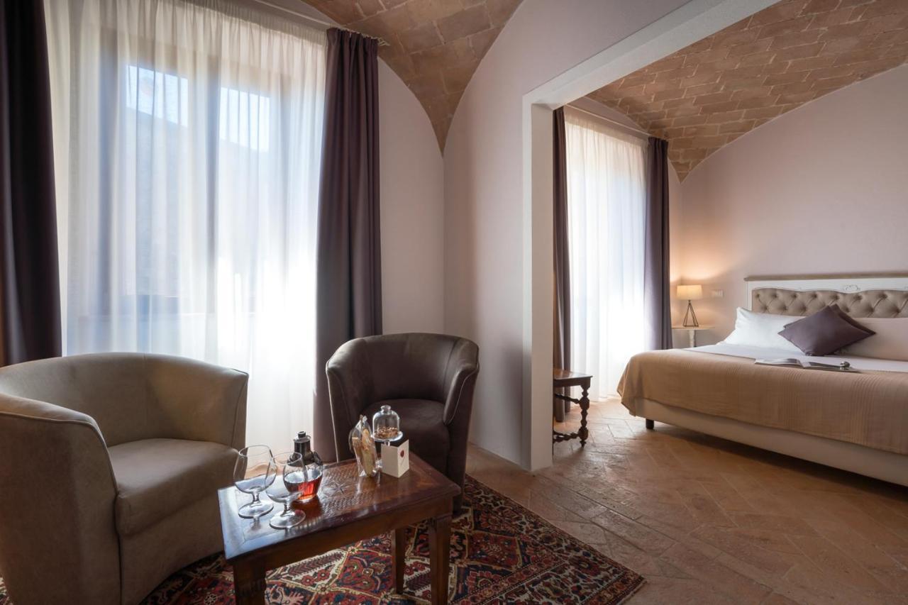 Bed and Breakfast Dimora Delle Muse Монтальчино Экстерьер фото